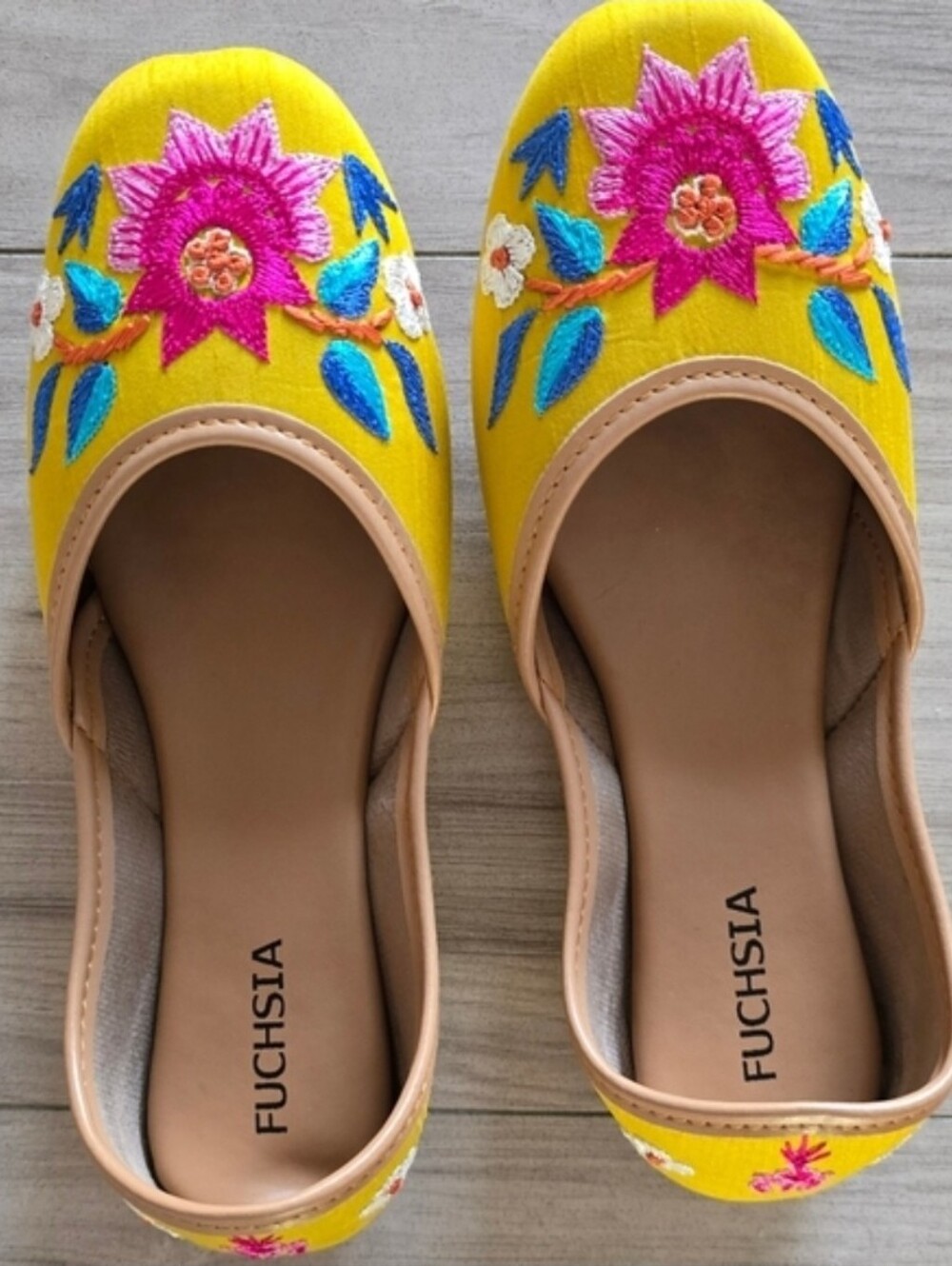 NIB Fuchsia Women’s Yellow Embroidered Flats Sz. 7 REG